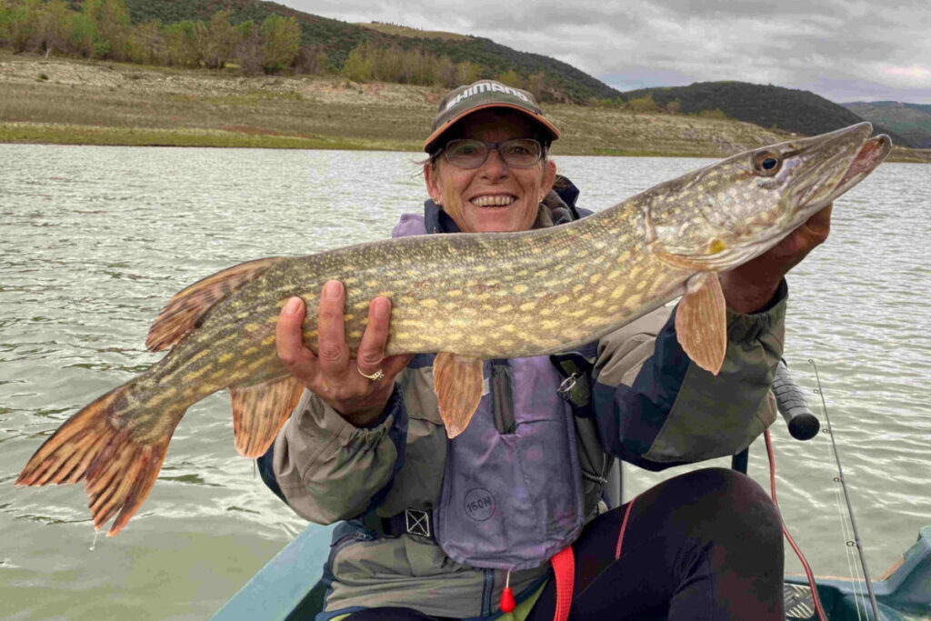 guide de pêche brochet en bateau